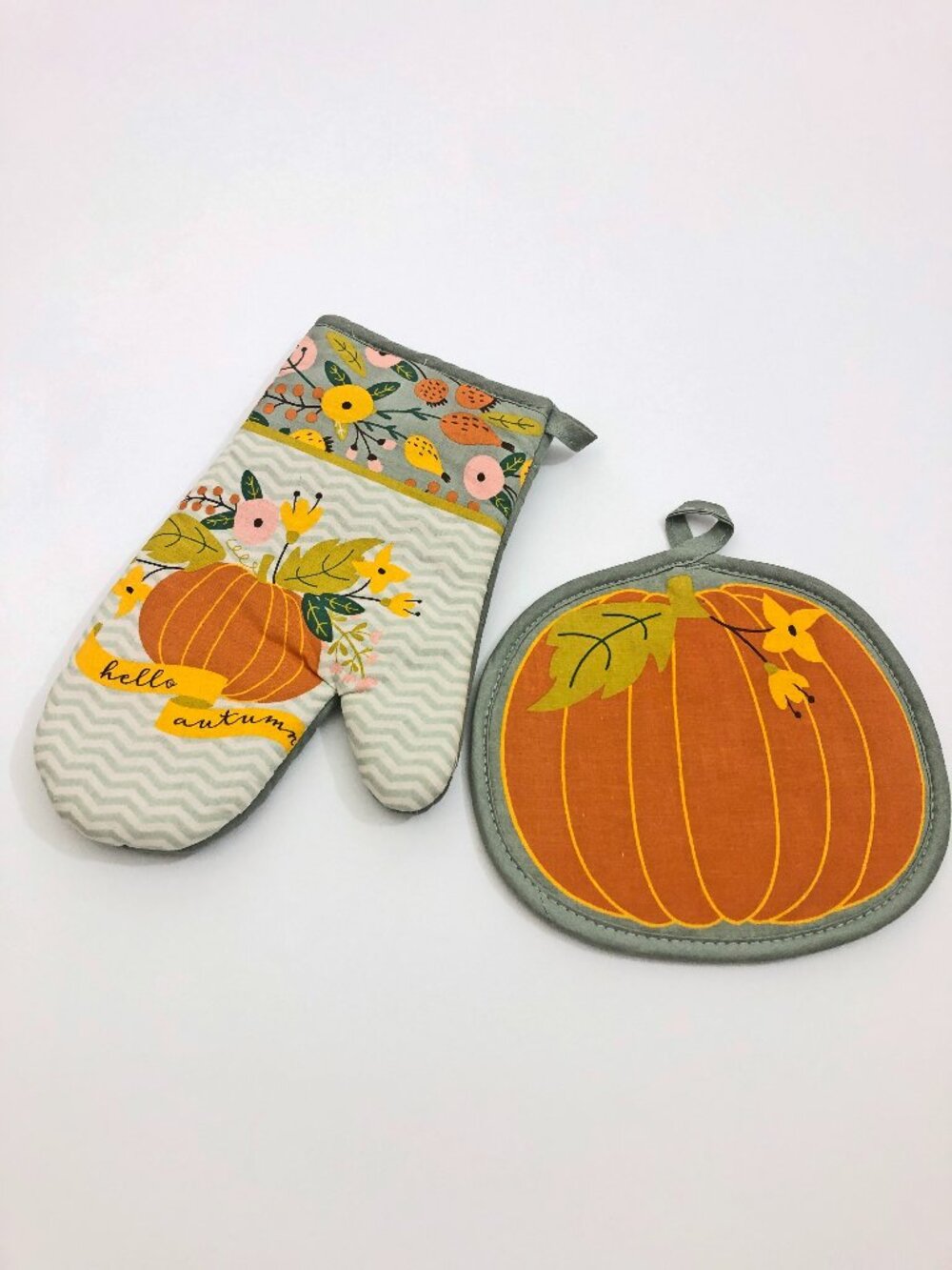 Hello Autumn Oven Mitt & Pumpkin Potholder Set.